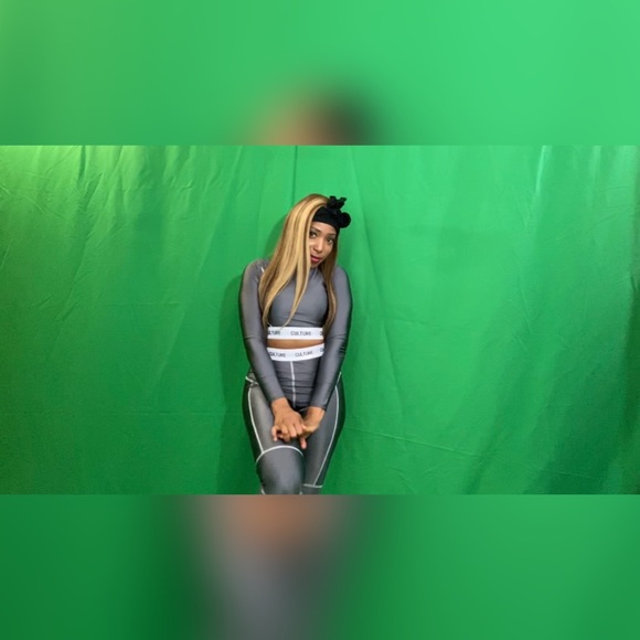 Crop Top Active Set - Picture 3 of 17